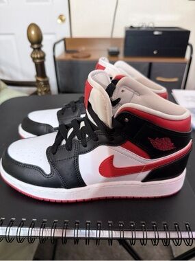 Air Jordans Nike High-Top Sneakers in Black White and Red